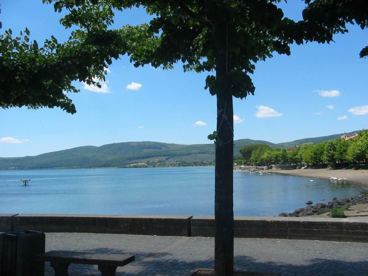 Vila La Rosa Sul Lago Trevignano Romano Exteriér fotografie